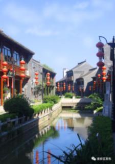 天津市区赶大集，露天早市人多热闹，海河边附近满满烟火气